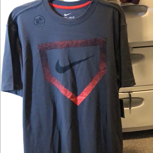 Nike Tops - Mens Nike dri-fit t-shirt Nike Tops - Mens Nike dri-fit t-shirt